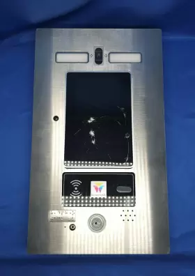 FTO7N4200BMX BUTTERFLYMX Video Intercom Powers Cracked Touch #2
